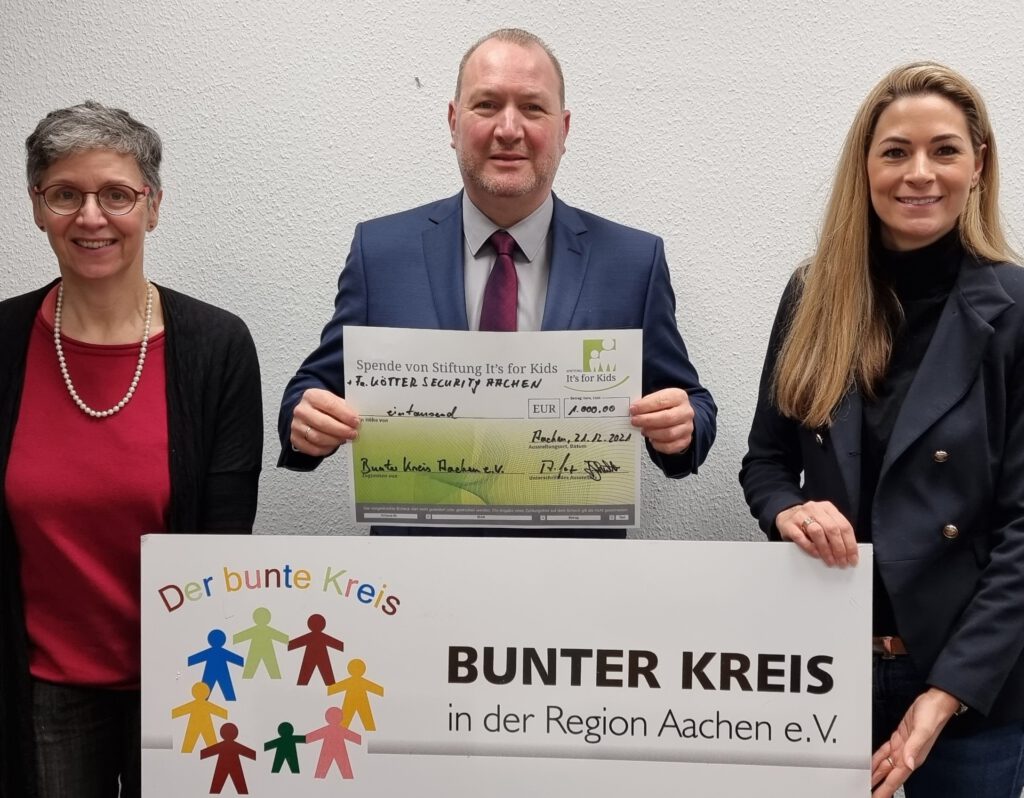 v. l. n. r.: Ute Wendt, BUNTER KREIS Aachen, Andreas Lenz Niederlassungsleiter Kötter Security, Jacqueline Schüttler, It's for Kids